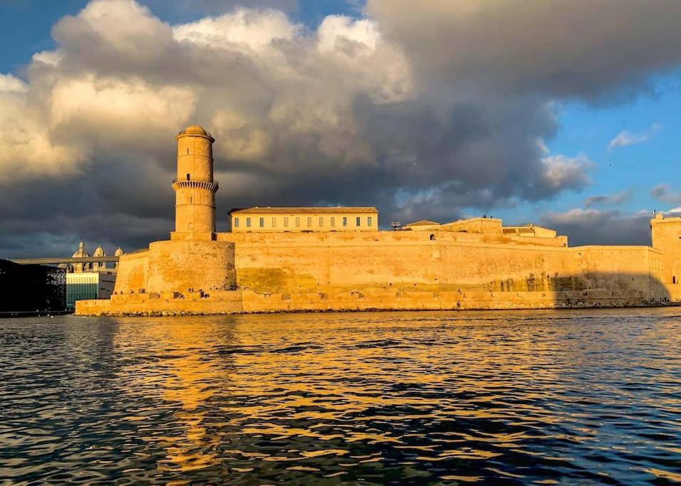 T2 Canebiere * Marseilles